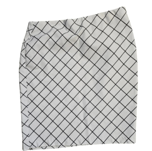 Maurices Black and White Pull-On Skirt - Picture 1 of 6